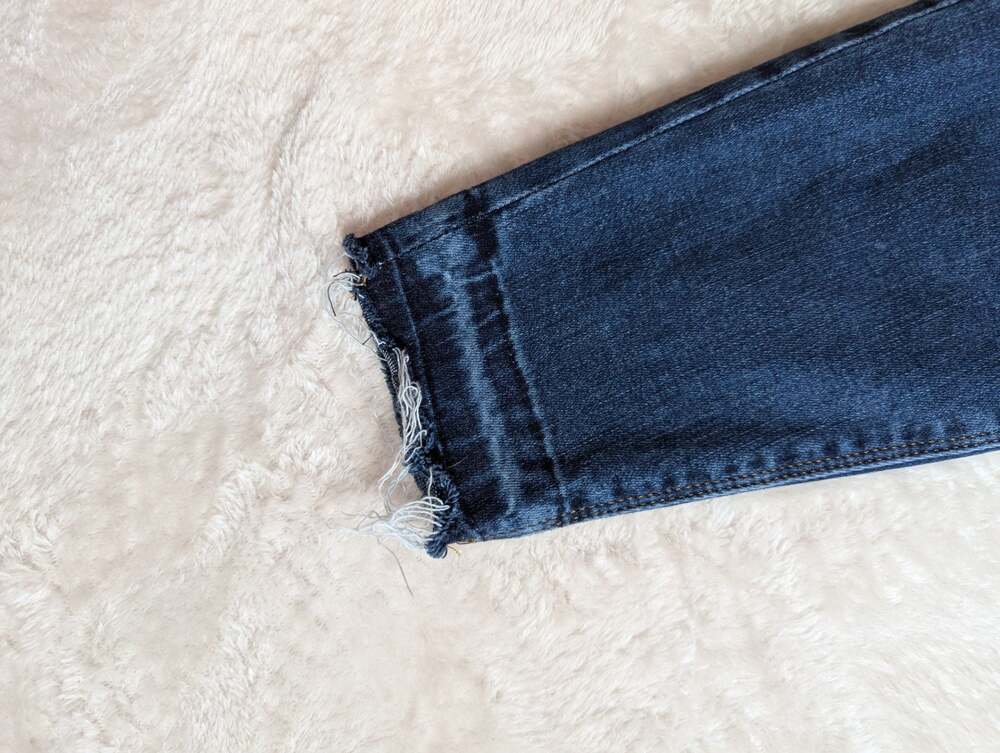 Spanx Distressed Ankle Skinny Released Hem Jeans Size Large - Picture 2 of 4